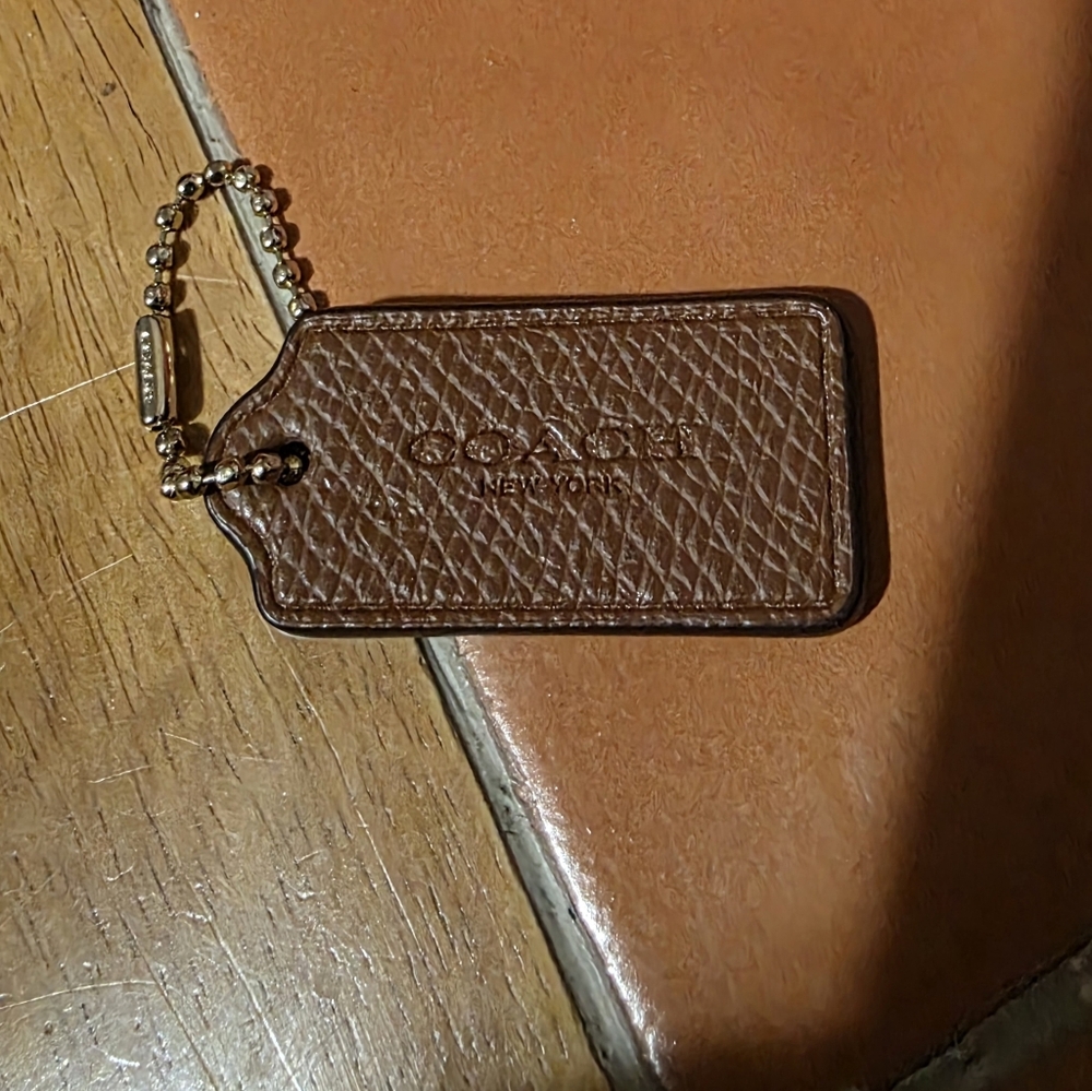 COACH BROWN HANGTAG